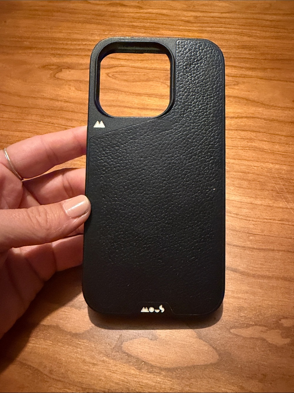 Mous Black Leather-Textured Slim Phone Case iPhone 15 pro